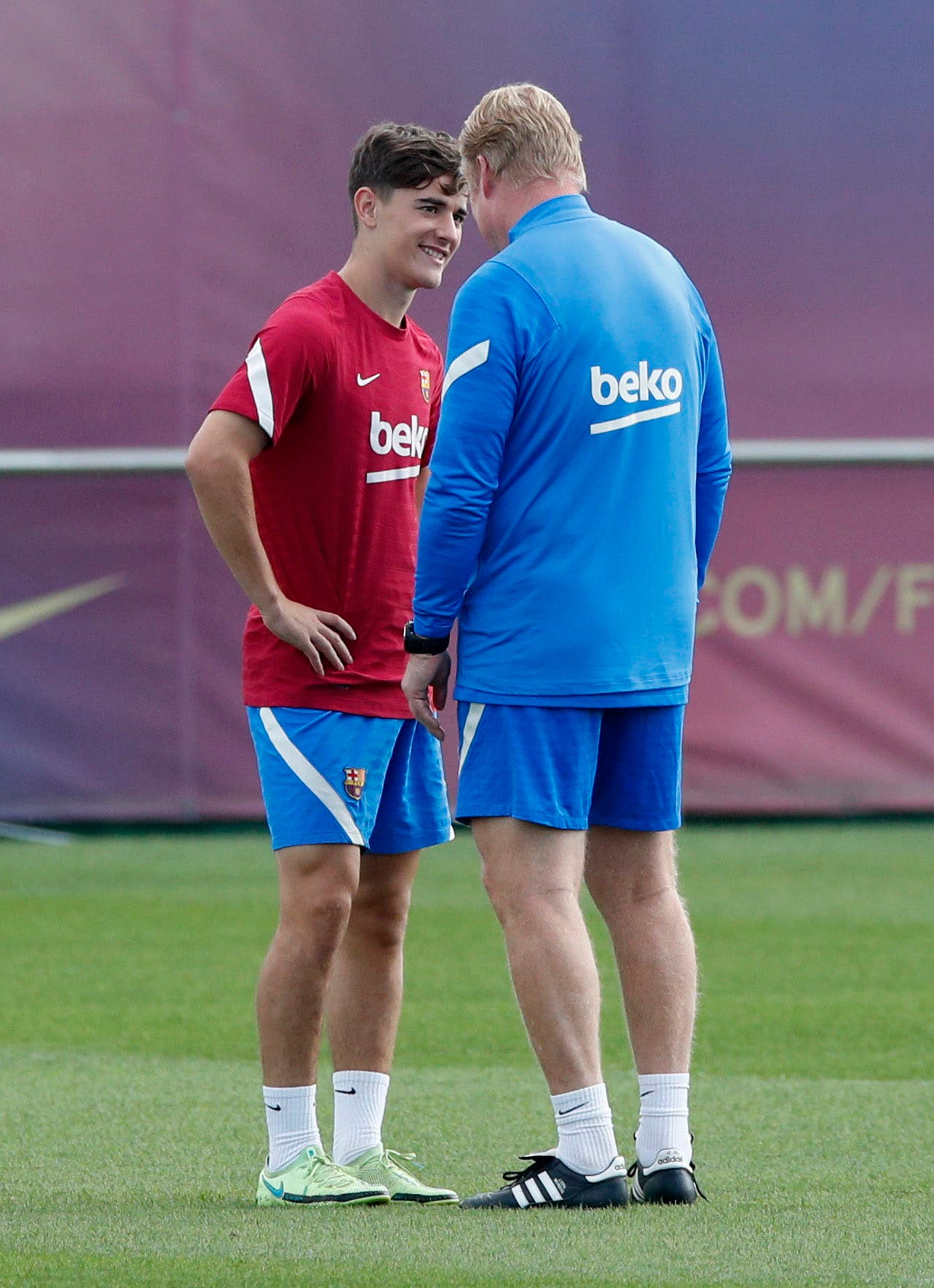 2021 FC Barcelona coach Ronald Koeman speaks to Gavi during training