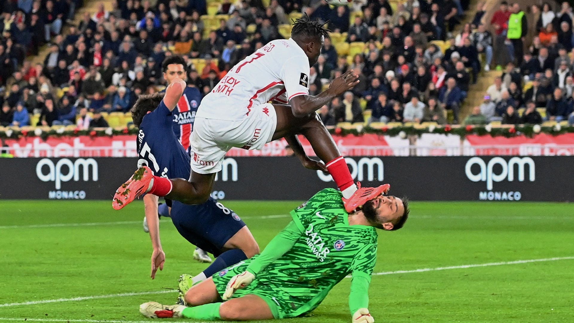 Donnarumma kick Monaco vs. PSG