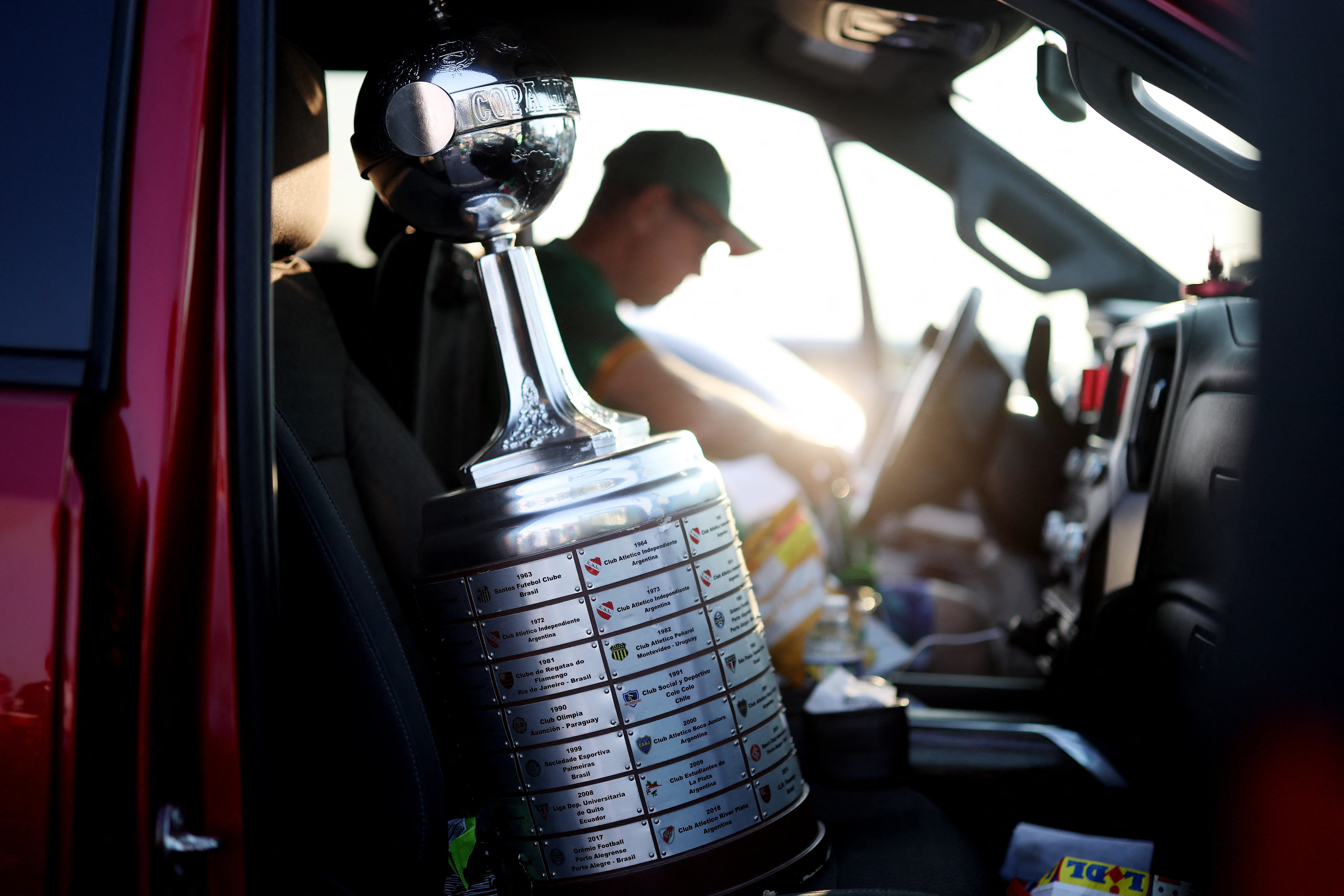 El trofeo de la Copa Libertadores.