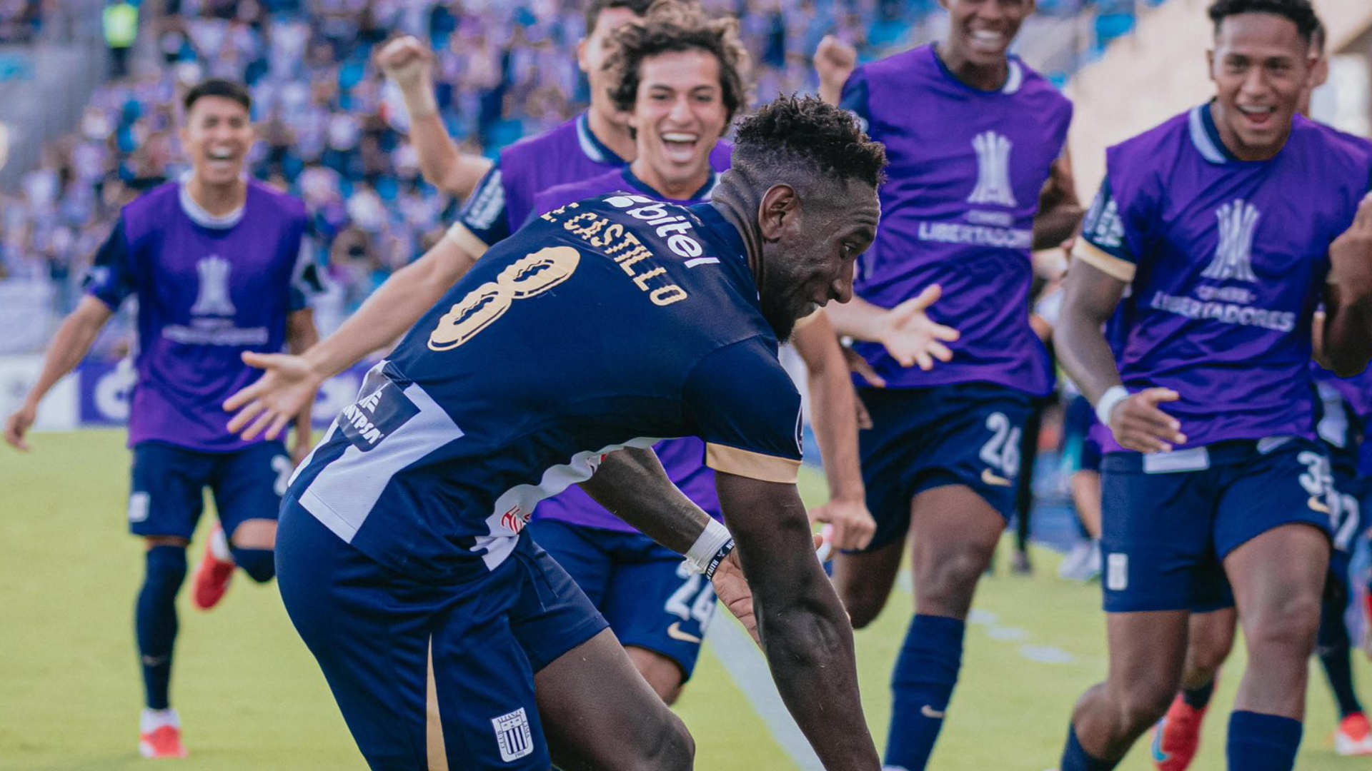 Eryc Castillo celebrates scoring vs Iquique