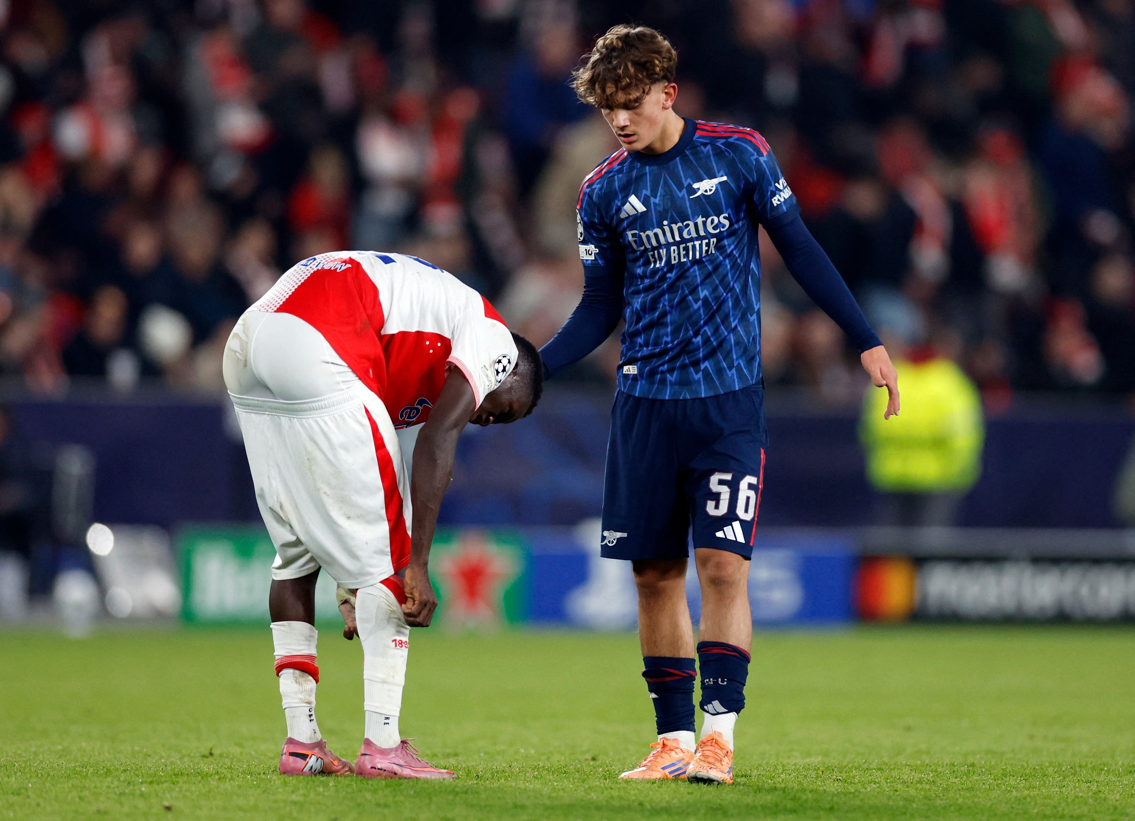 Soccer Football - UEFA Champions League - Slavia Prague v Arsenal - Fortuna Arena, Prague, Czech Republic - November 4, 2025 Arsenal's Max Dowman with Slavia Prague's Youssoupha Mbodji after the match REUTERS/David W Cerny