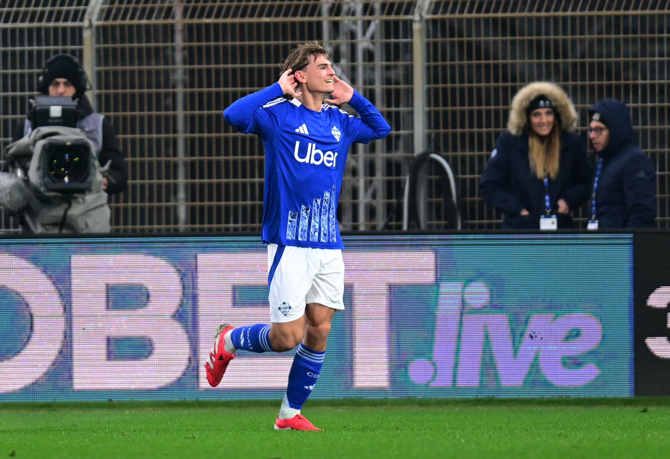 Soccer Football - Serie A - Como v Atalanta - Stadio Giuseppe Sinigaglia, Como, Italy - January 25, 2025 Como's Nico Paz celebrates scoring their first goal REUTERS/Daniele Mascolo
