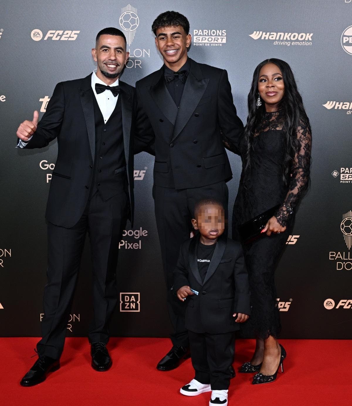 Lamine Yamal poses with his family during the BAllon D'Or Gala.