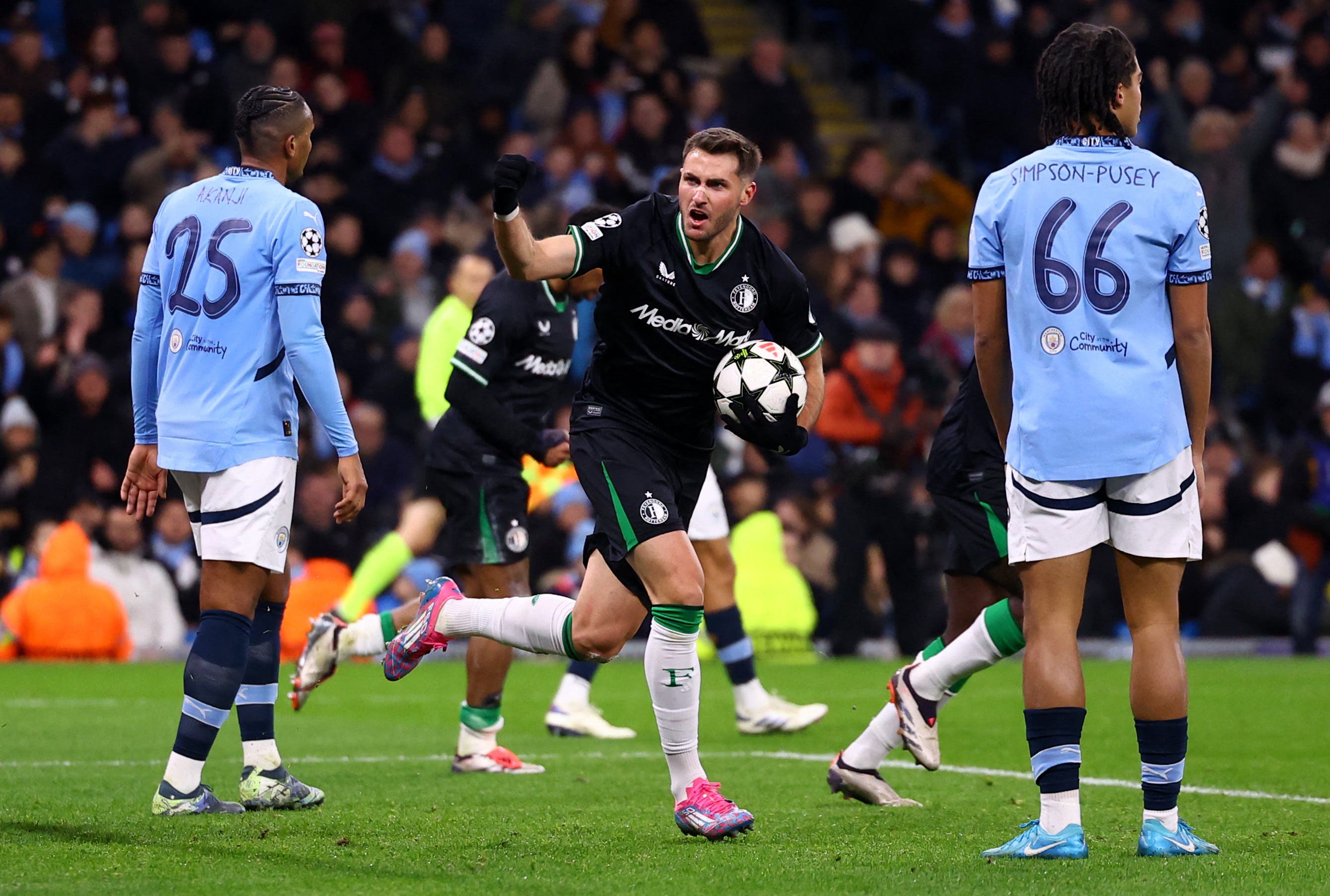 Santiago Giménez against Manchester City