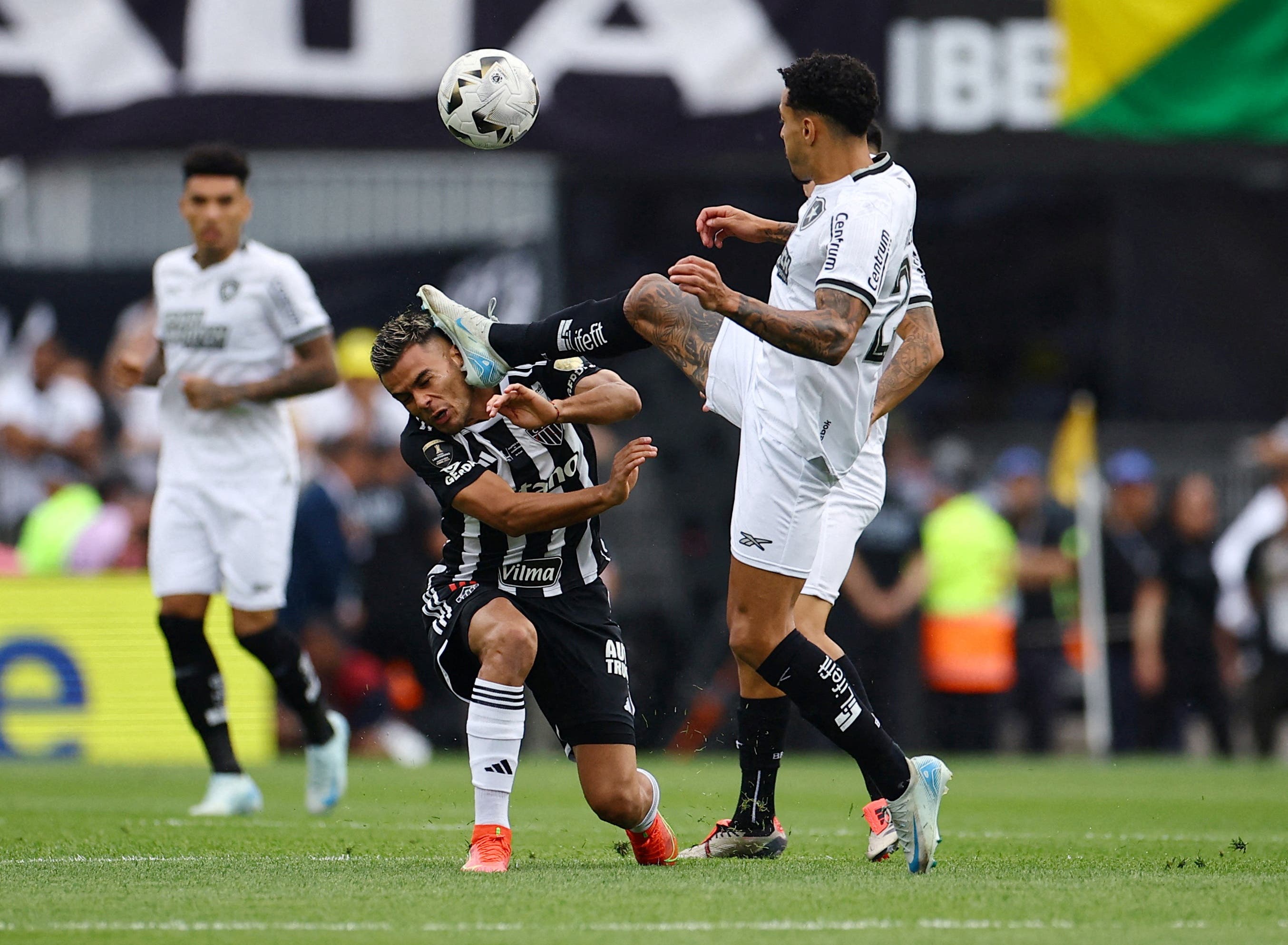 Kick in Libertadores Final