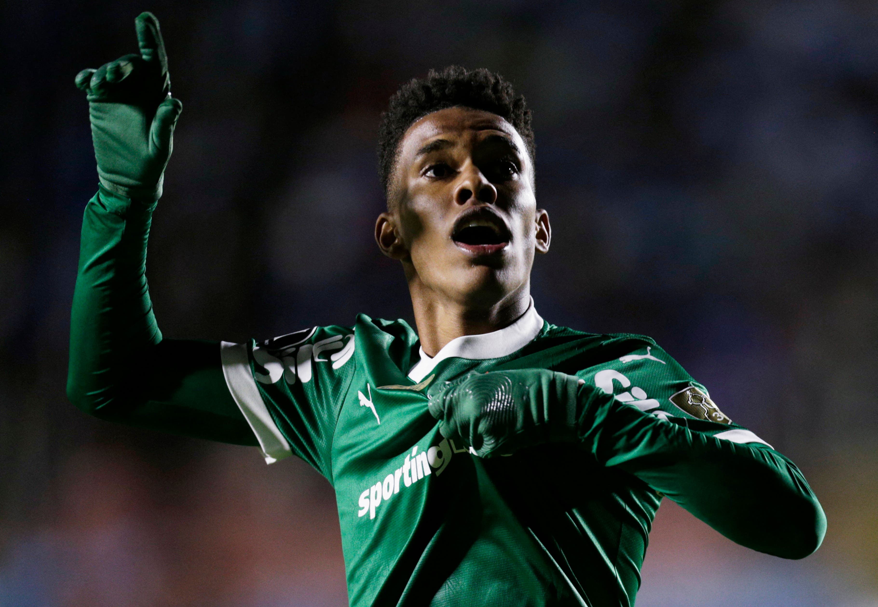 Estêvão Willian for Palmeiras at the Copa Libertadores.