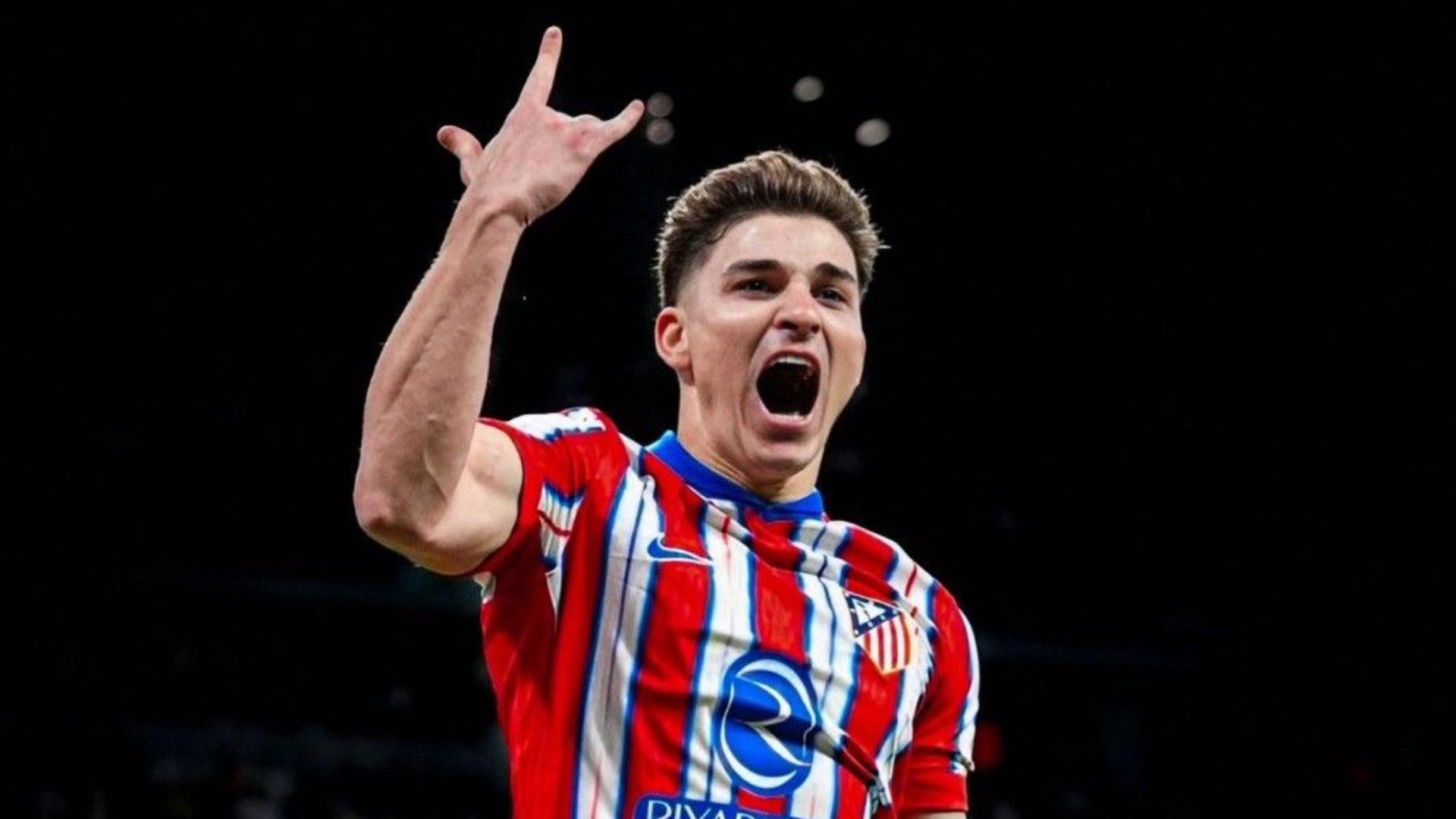 Julián Álvarez celebra un gol durante un partido con el Atlético de Madrid.