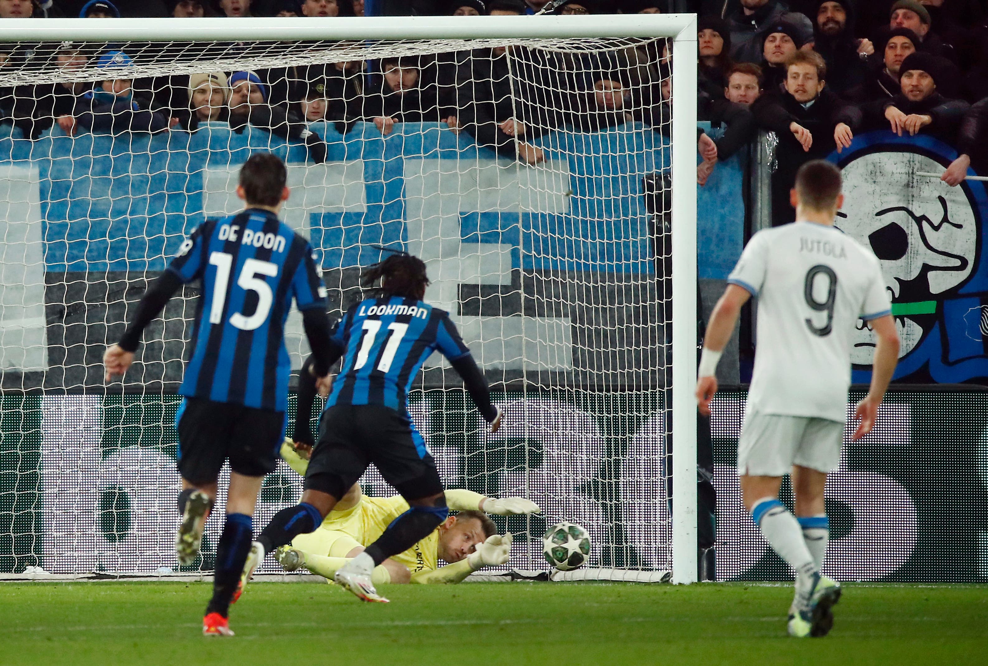 Simon Mignolet saves a penalty missed by Atalanta's Ademola Lookman