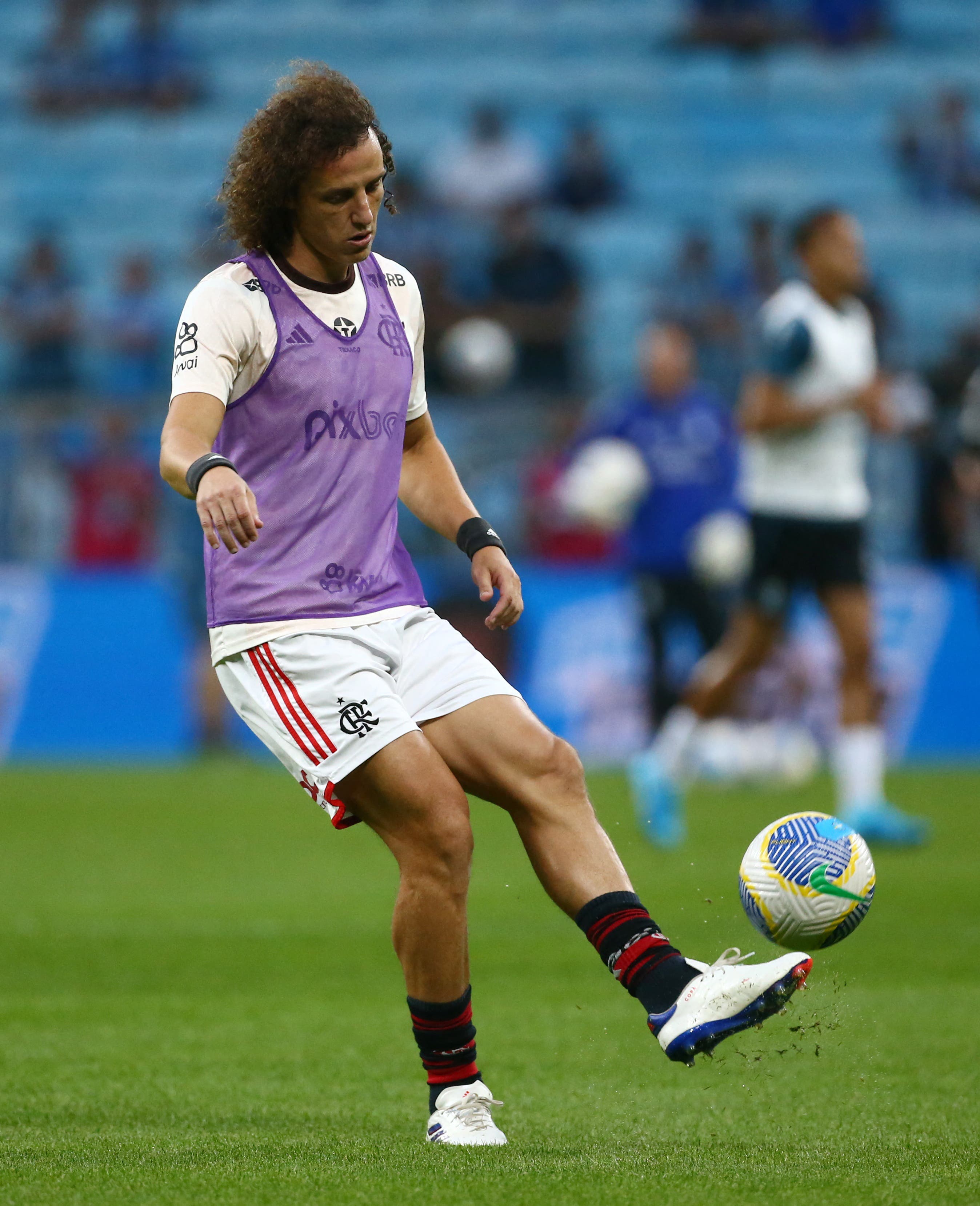 Soccer Football - Brasileiro Championship - Gremio v Flamengo - Arena do Gremio, Porto Alegre, Brazil - September 22, 2024 Flamengo's David Luiz during the warm up before the match REUTERS/Diego Vara
