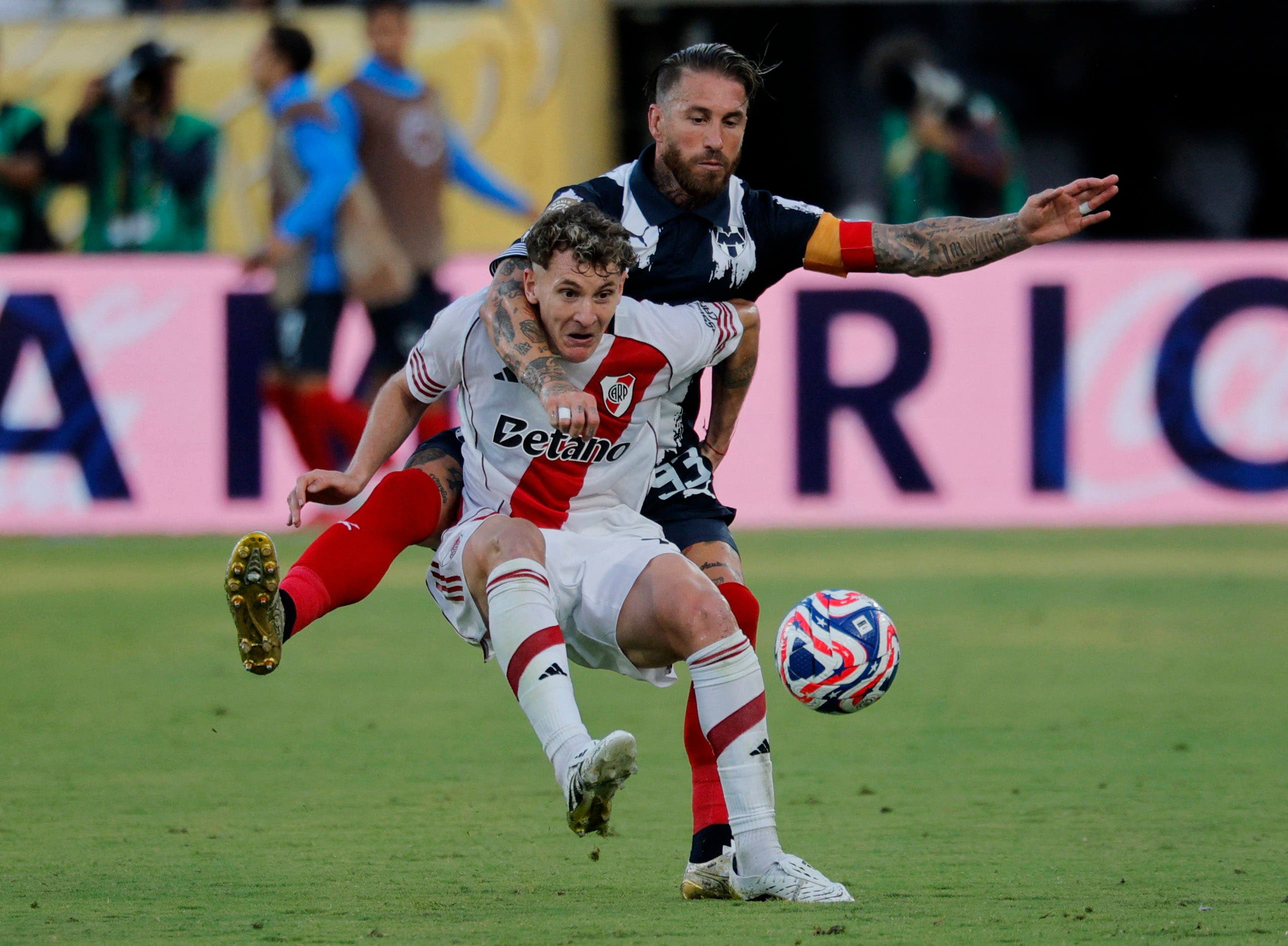 Soccer Football - FIFA Club World Cup - Group E - River Plate v CF Monterrey - Rose Bowl Stadium, Pasadena, California, U.S. - June 21, 2025 River Plate's Facundo Colidio in action with CF Monterrey's Sergio Ramos REUTERS/Mike Blake
