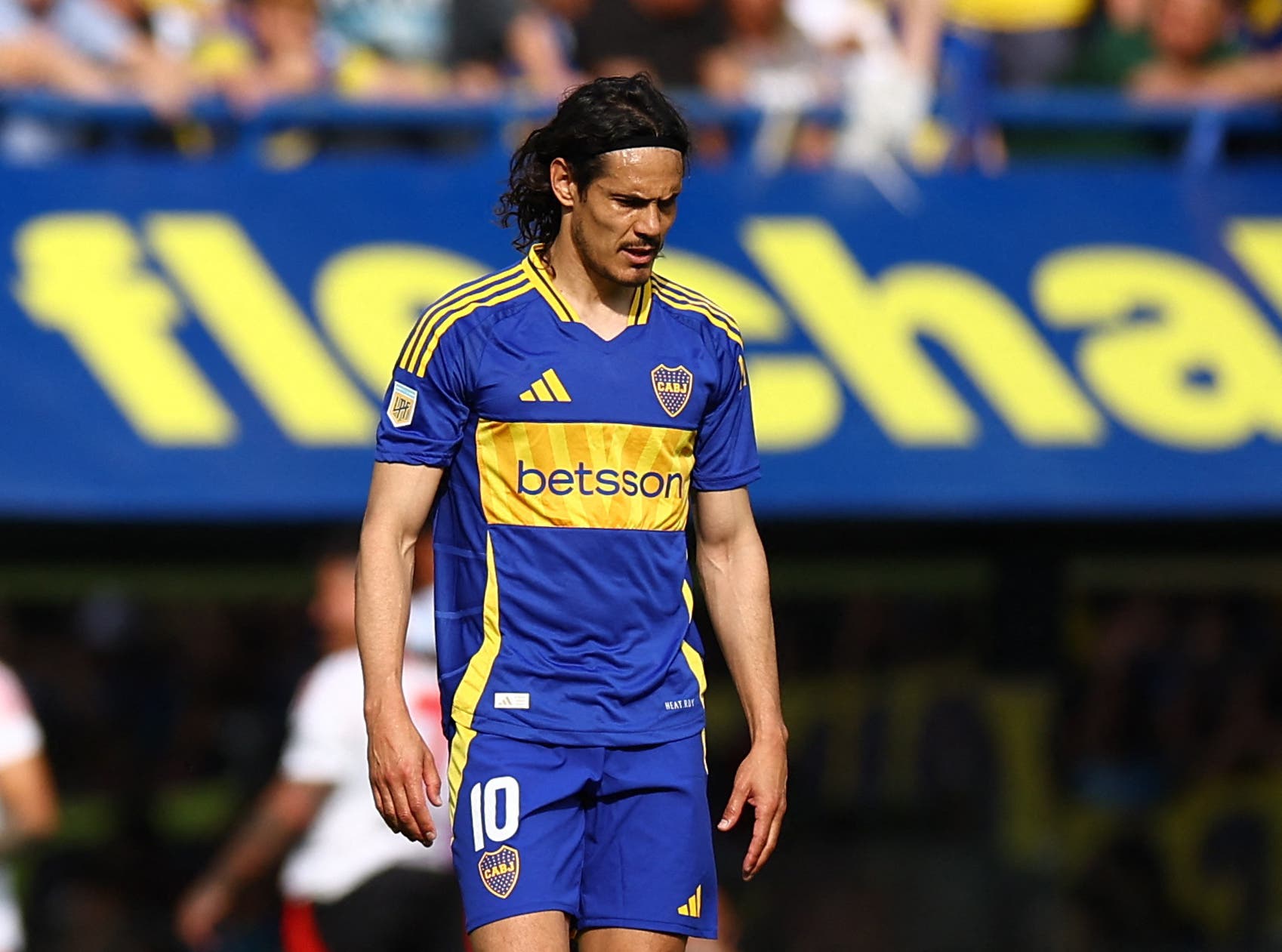  Boca Juniors' Edinson Cavani looks dejected