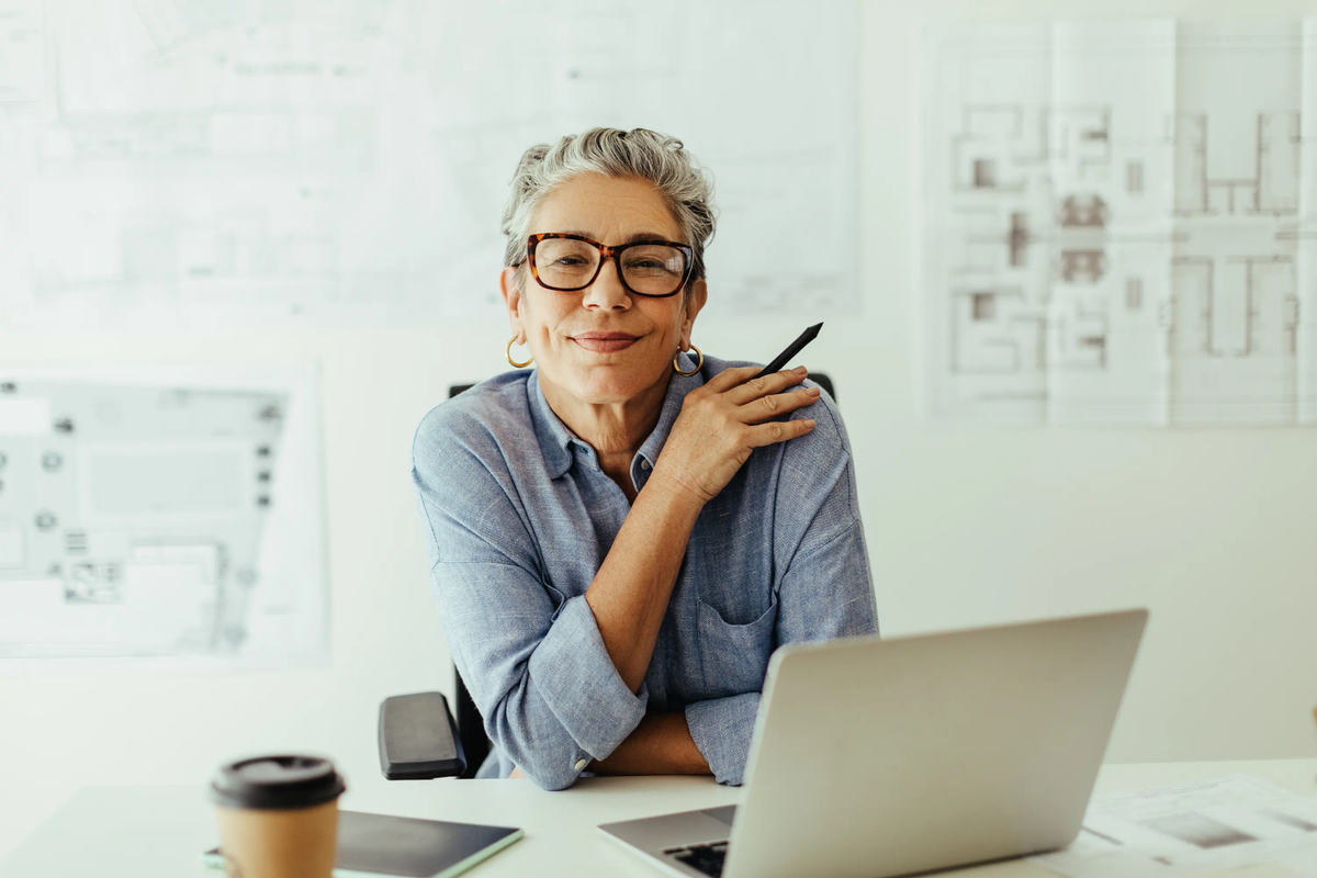 Expert lady with short grey hair