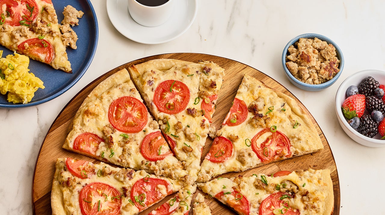 Sausage Gravy Breakfast Pizza