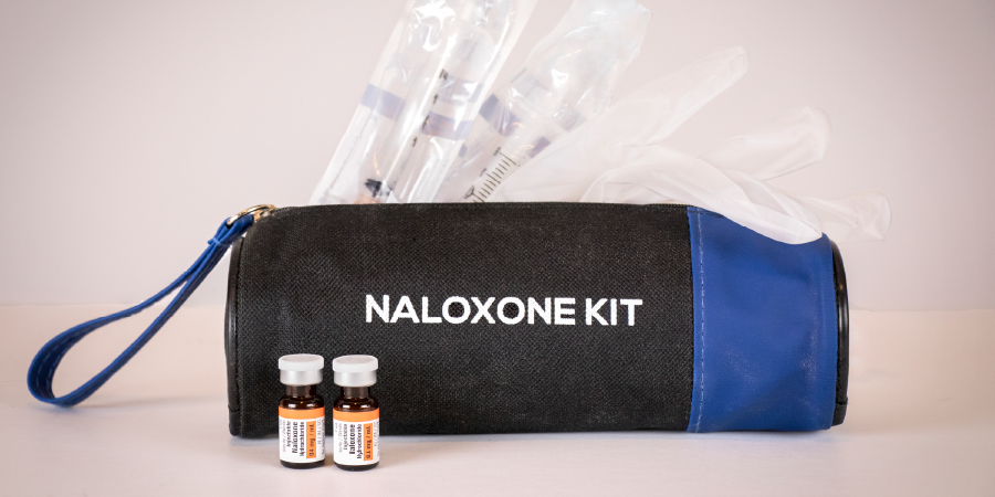 photo of a naloxone kit