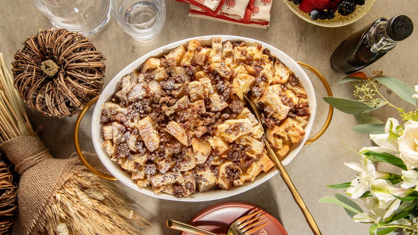 Cazuela De Salchicha Con Tostadas Francesas