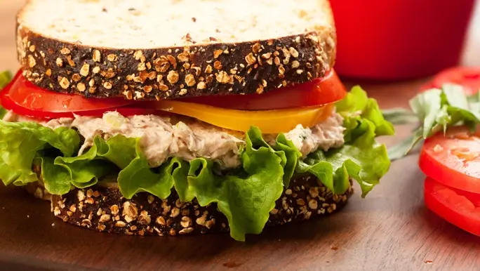 Wholegrain sandwich with tomato, capsicum, tuna and lettuce