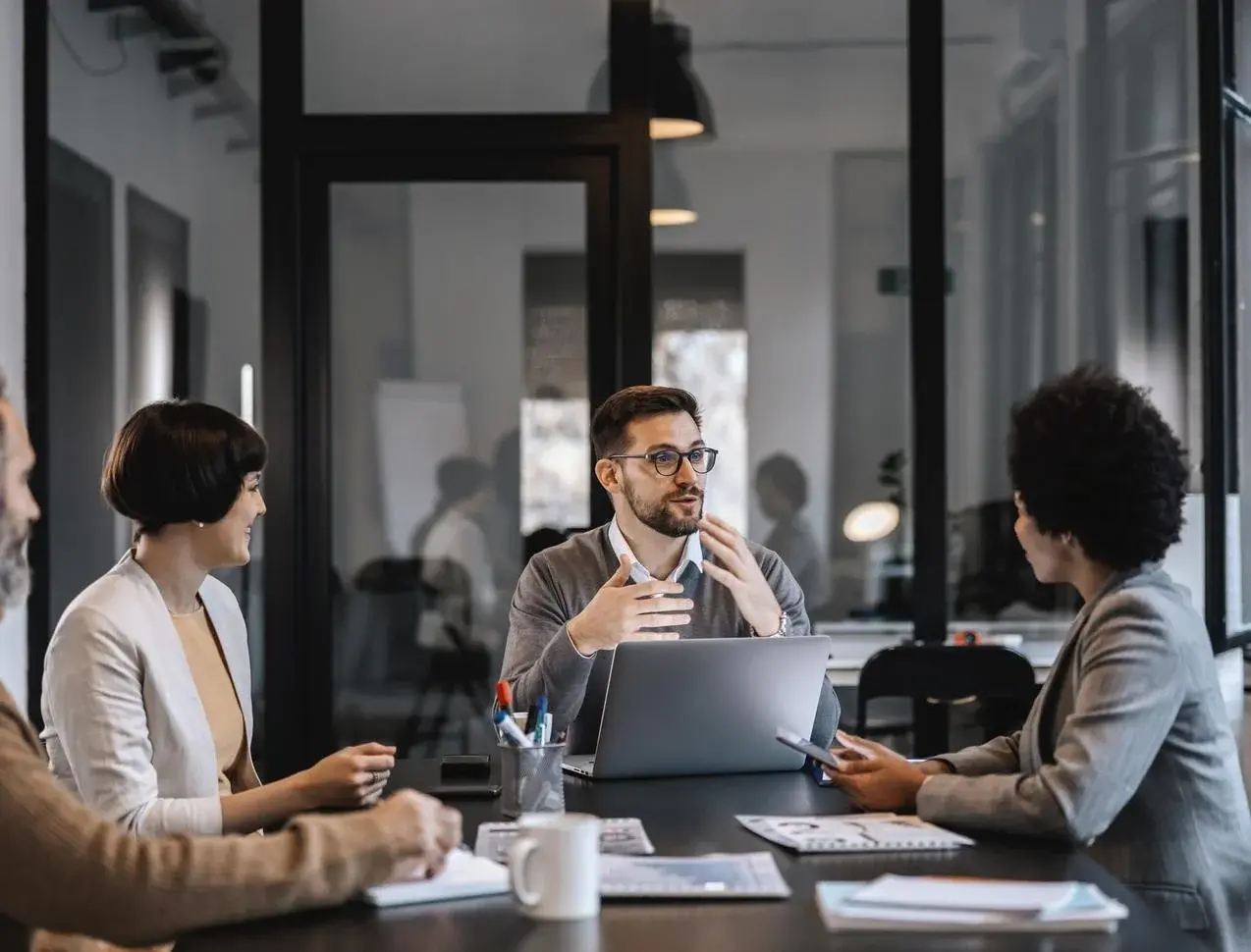 How to communicate effectively at work: 5 tips to success