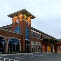 Andrews Institute for Orthopaedics & Sports Medicine opens.