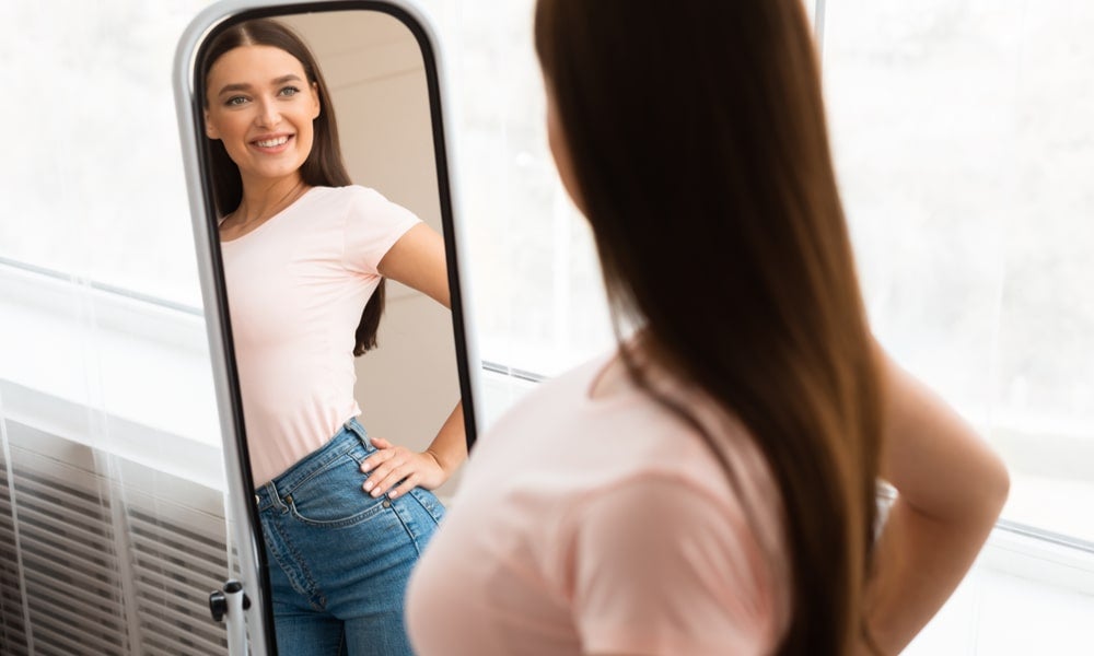 Using a skinny mirror to make customers look slimmer raises ethical concerns-min.jpg