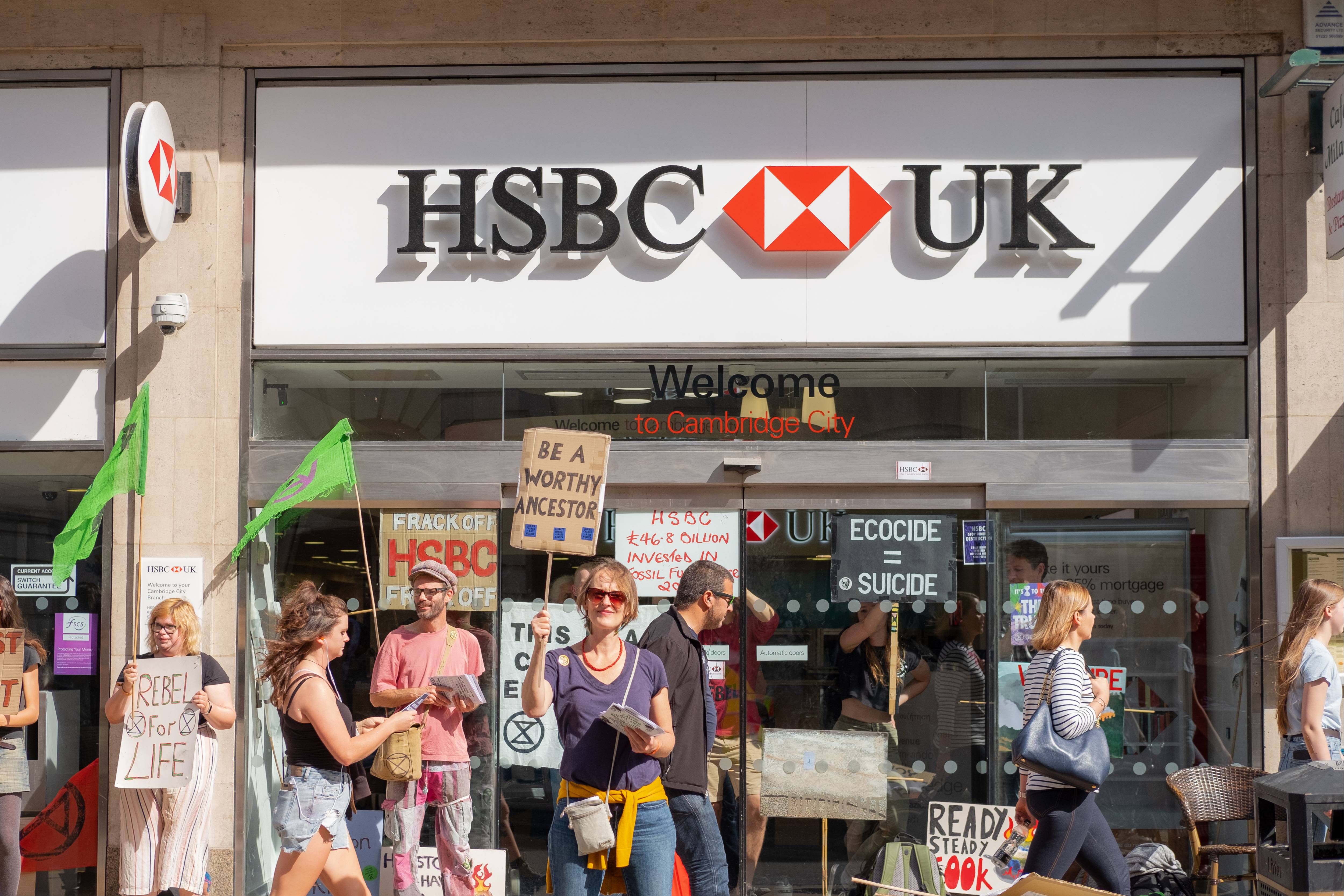 Investors are calling on HSBC to reduce its exposure to fossil fuels (1).jpg