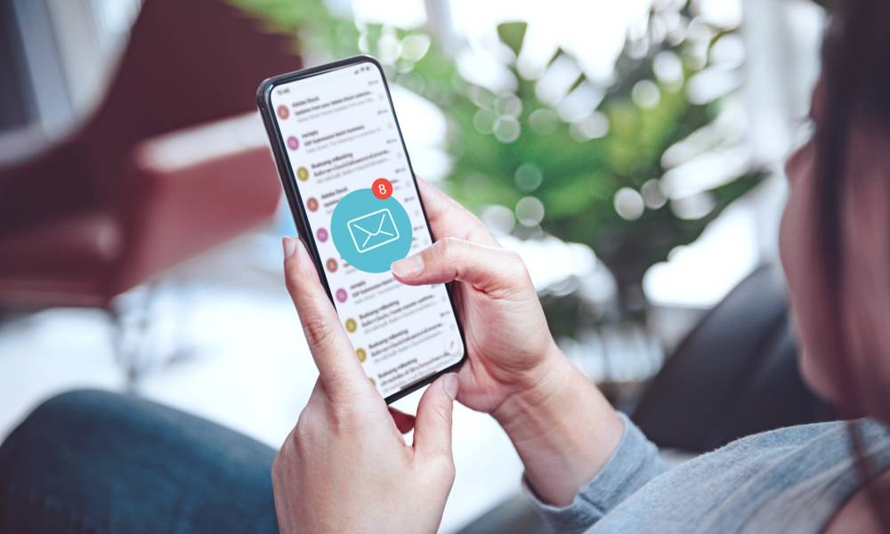 Woman recieve inbox view the pending e-mail communication at home, New messages on mobile smartphone at home..jpg