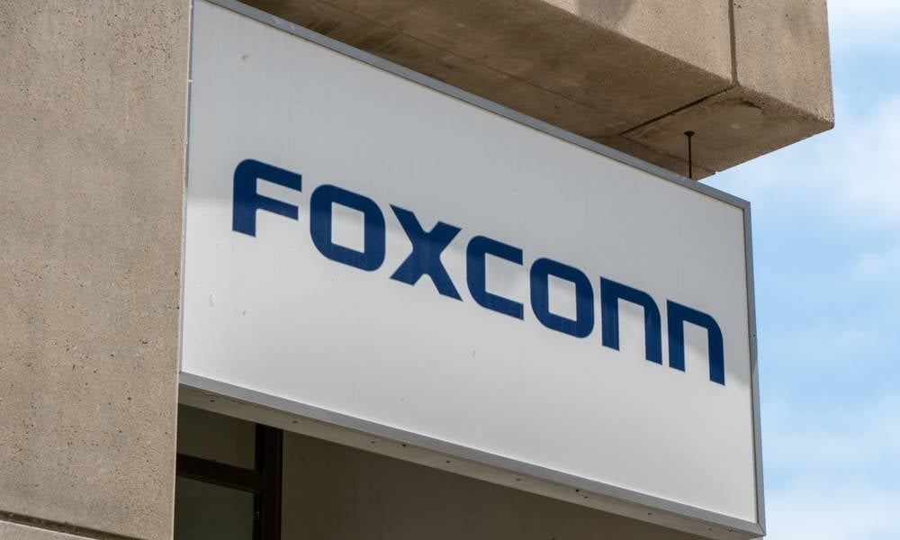 Foxxcon factory where Apple manufactures iPhone global supply chains.jpeg