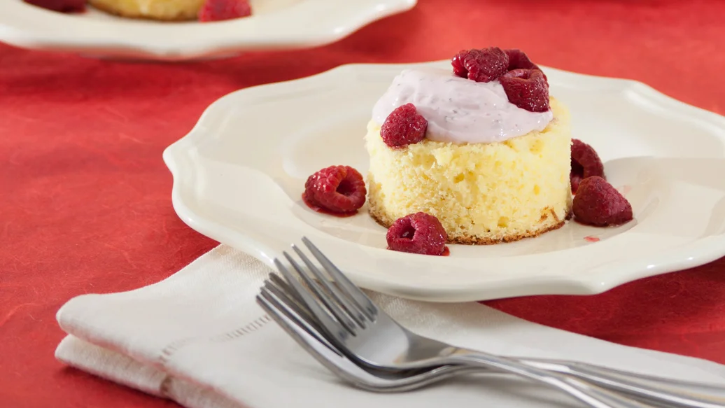 Baby Sponge Cake Berry Nests