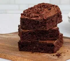 Brownies divins avec sauce fudge au chocolat