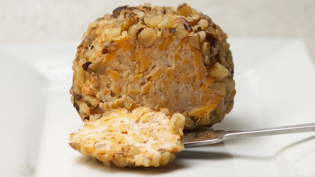 Spicy Cheddar Cheese Ball