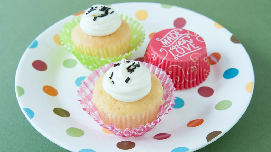 Lemon Vanilla Cupcakes & Quick Creamy Icing