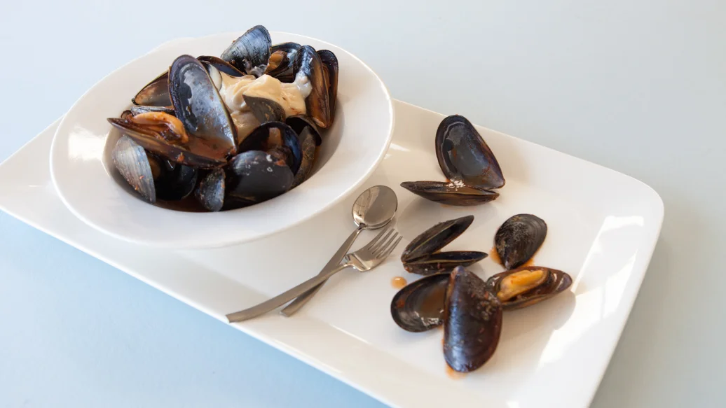 Steamed Mussels with Aioli