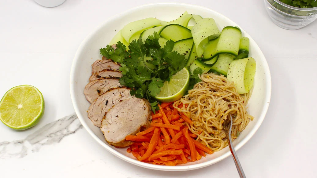 Bol de nouilles au porc Satay