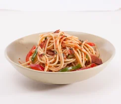 Spaghetti avec pancetta et poivrons