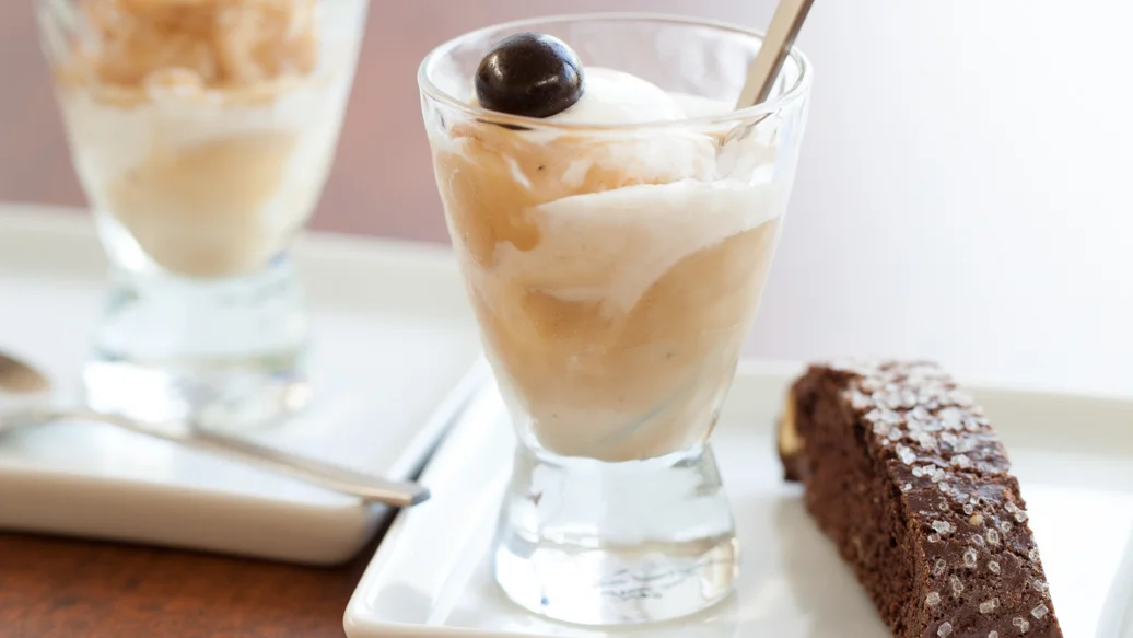 Mini Sundaes with Caramel Sauce
