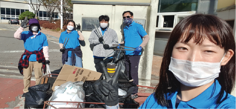 Elanco employees volunteering on GDOP