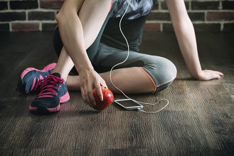 Eating an apple after exercise