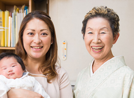Yoko Takayama (right)