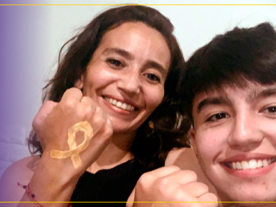 Beatriz Troncoso, una de las directoras de Oncomamás, junto a su hijo Sebastián Beatriz Troncoso, una de las directoras de Oncomamás, junto a su hijo Sebastián