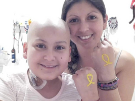 Paciente DKMS Sofía Galindo y su mamá Valentina Poza en febrero de 2019