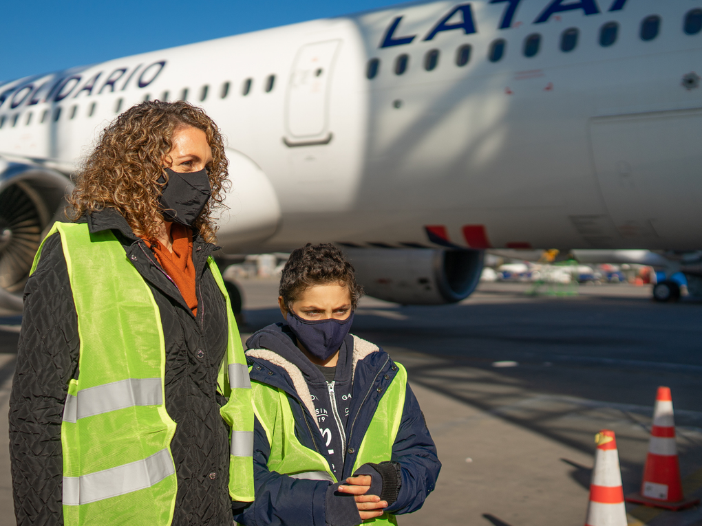 Cristóbal Elías junto a su mamá, Claudia Awad Cristóbal Elías junto a su mamá, Claudia Awad