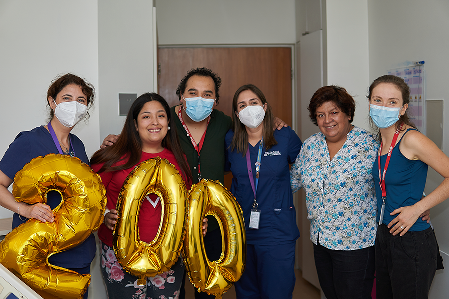 Catalina Maldonado, donante 200 junto al equipo DKMS y enfermeras UC Christus Catalina Maldonado, donante 200 junto al equipo DKMS y enfermeras UC Christus