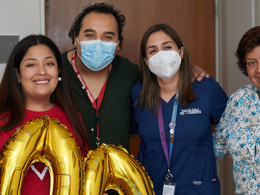 Catalina Maldonado, donante DKMS 200, junto al equipo médico Catalina Maldonado, donante DKMS 200, junto al equipo médico