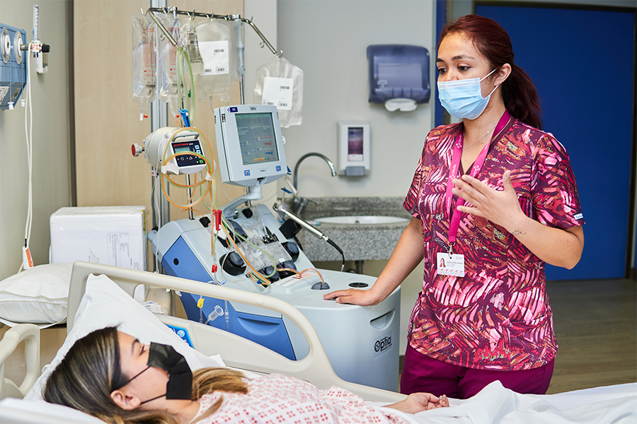 Natacha Garcés, donante DKMS en Clínica Dávila Natacha Garcés, donante DKMS en Cl