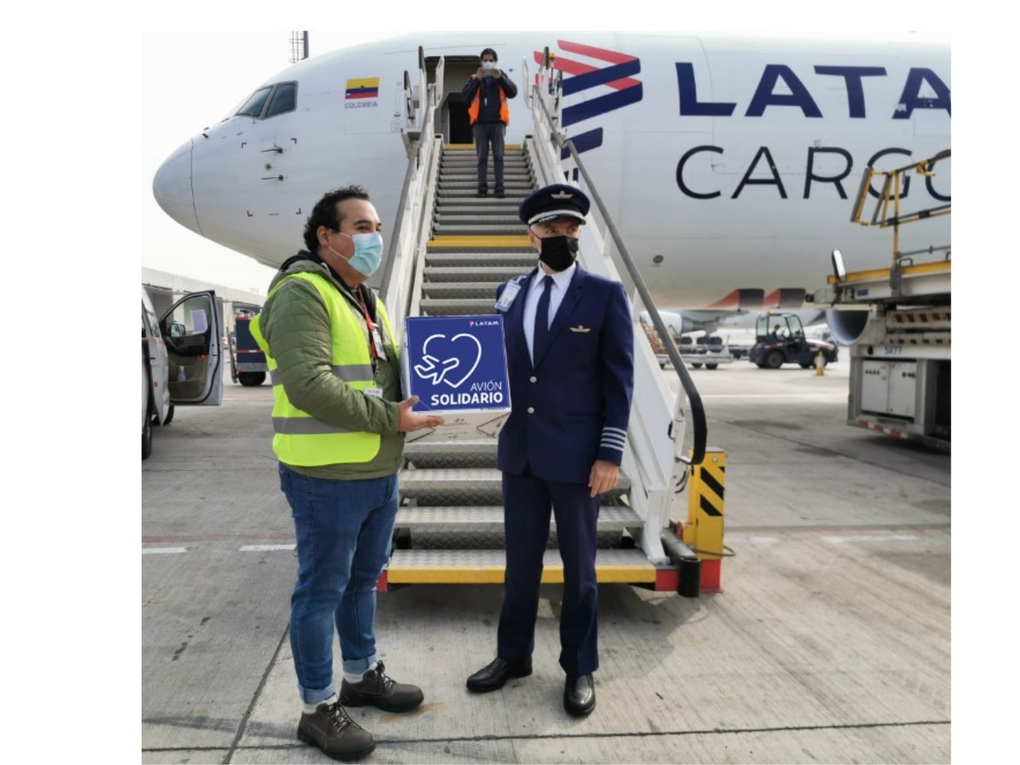 Piloto de LATAM Cargo hace entrega de donación de células madre sanguíneas Piloto de LATAM Cargo hace entrega de donación de células madre sanguíneas