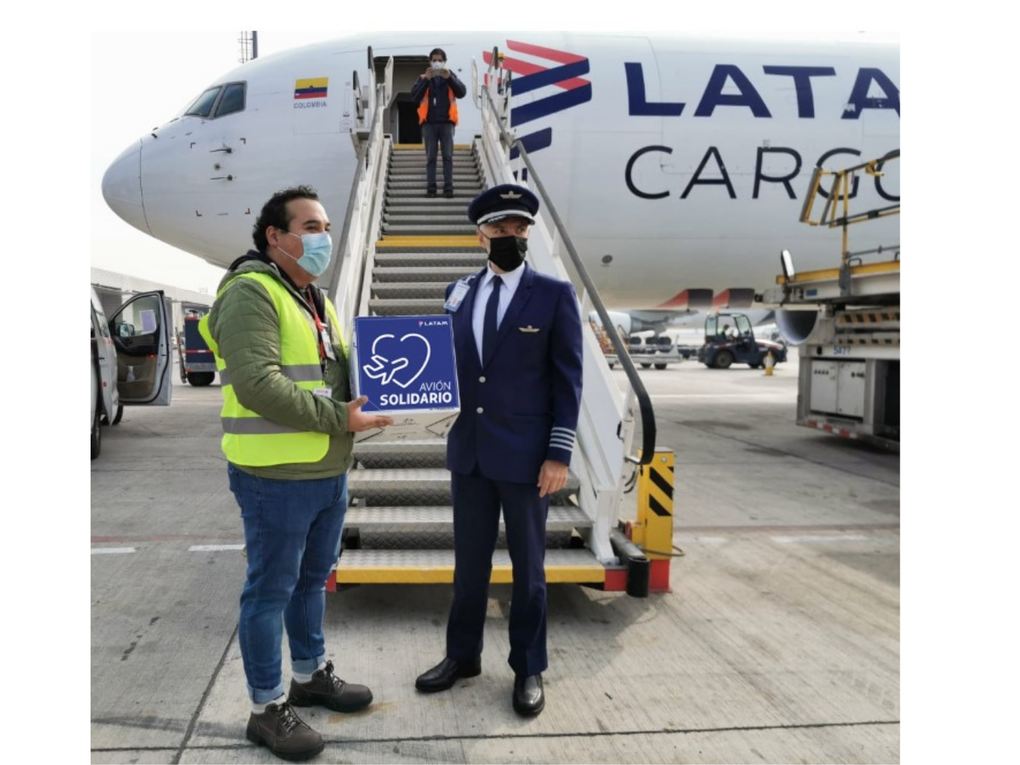Piloto de LATAM Cargo hace entrega de donación de células madre sanguíneas Piloto de LATAM Cargo hace entrega de donación de células madre sanguíneas
