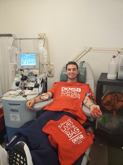 Clark, the 100th donor of the DKMS and Earl Young's Team partnership, during his donation process Clark, the 100th donor of the DKMS and Earl Young's Team partnership, during his donation process