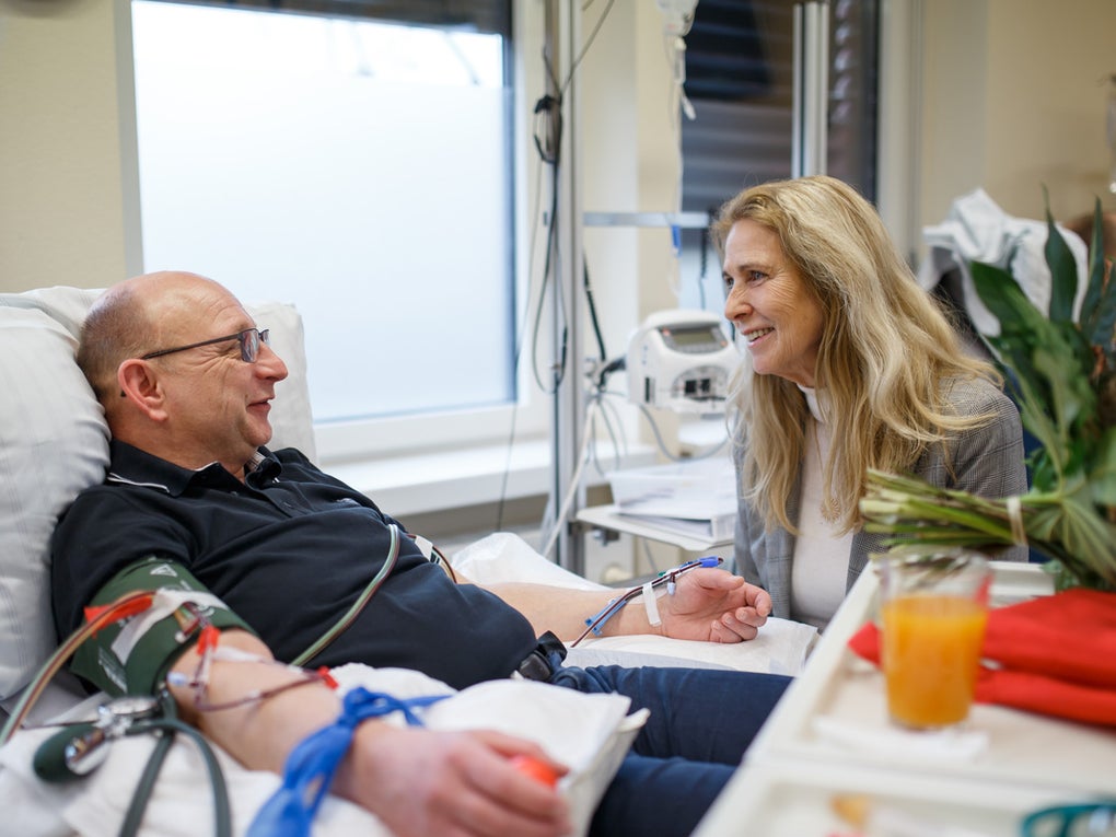 Global CEO, Dr. Elke Neujahr, visits a blood stem cell donor in DKMS's first collection center in Dresden, Germany. Global CEO, Dr. Elke Neujahr, visits a blood stem cell donor in DKMS's first collection center in Dresden, Germany.