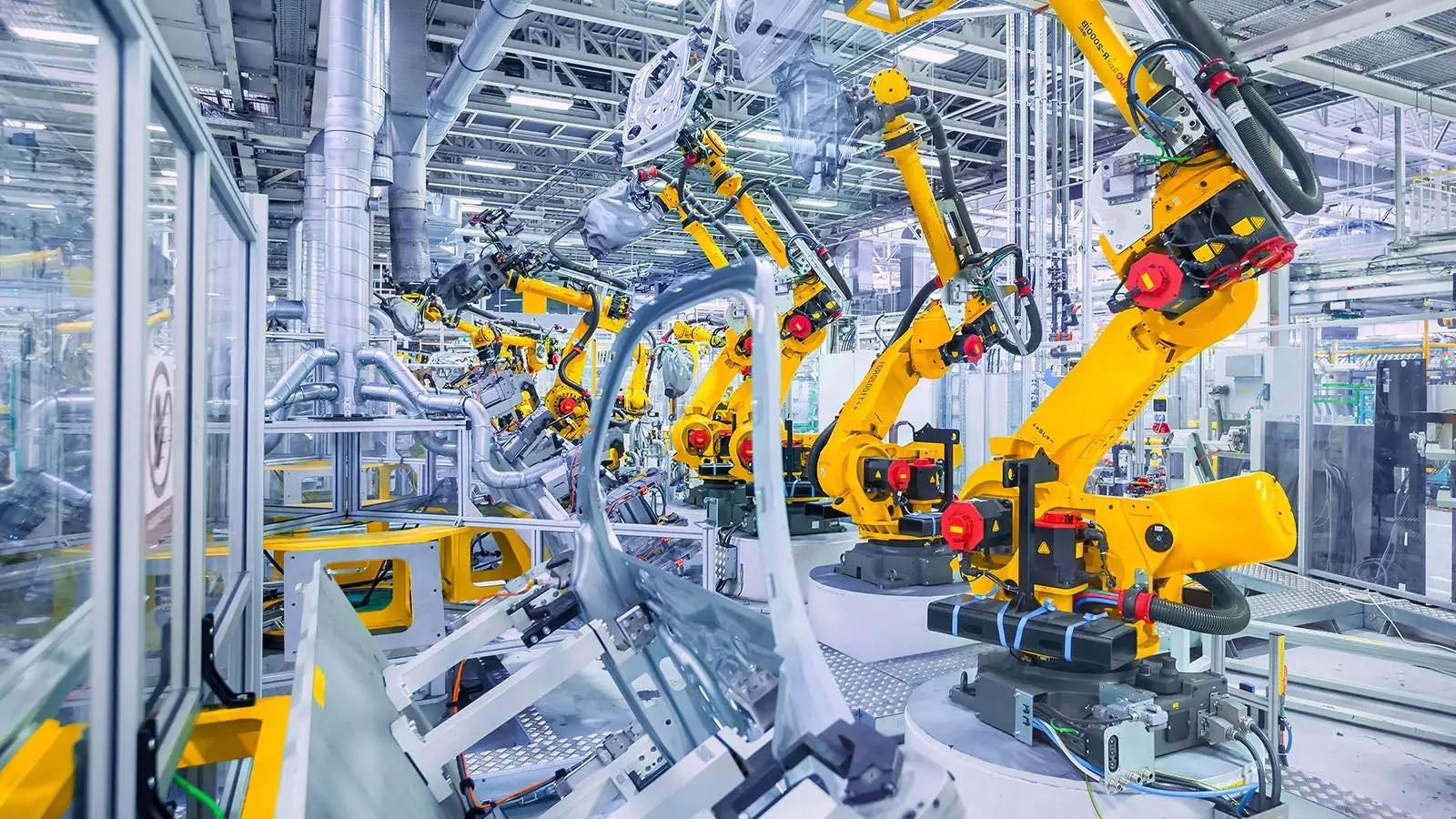 visuel de bras de robots dans une usine