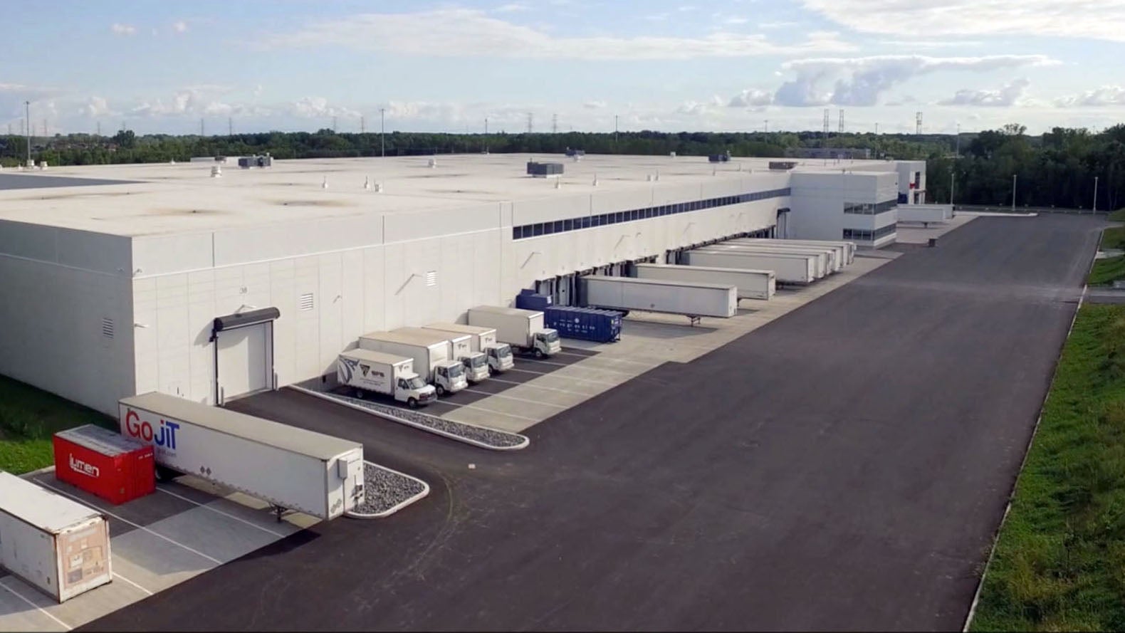 Capacité logistique de notre centre de distribution et le plus important inventaire au Québec
