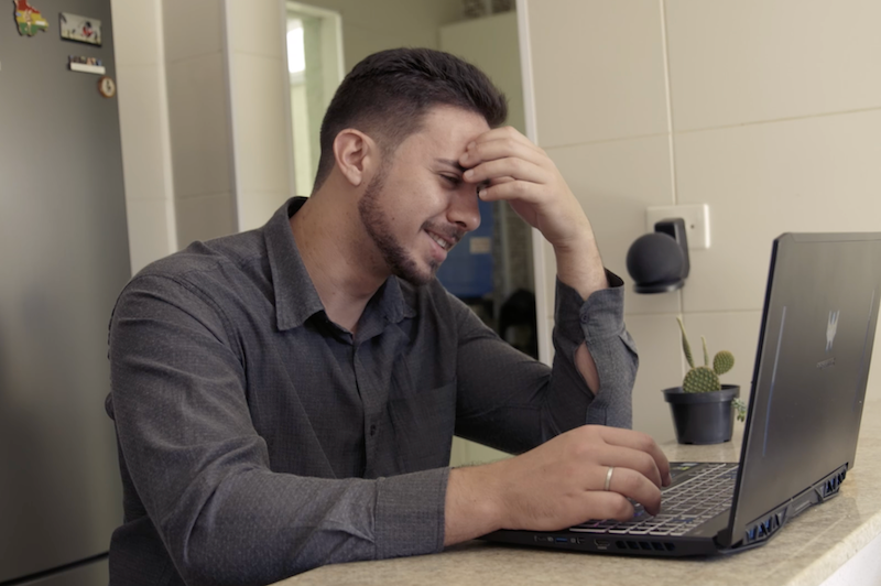 Matheus Oliveira working at a laptop